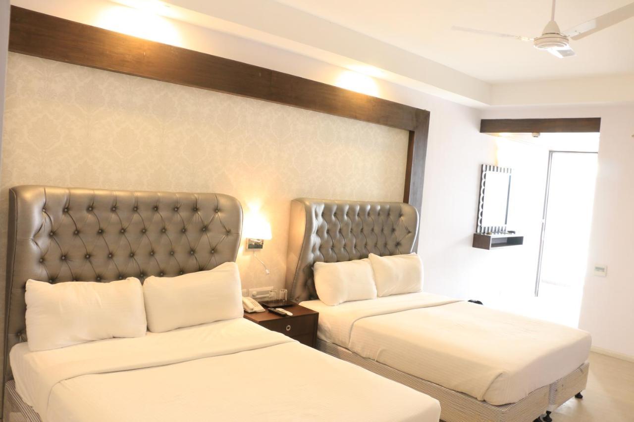 Jalsa Hotel & Banquets,אינדורה מראה חיצוני תמונה