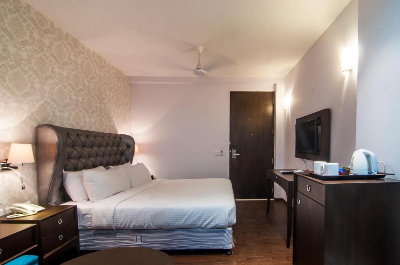 Jalsa Hotel & Banquets,אינדורה מראה חיצוני תמונה