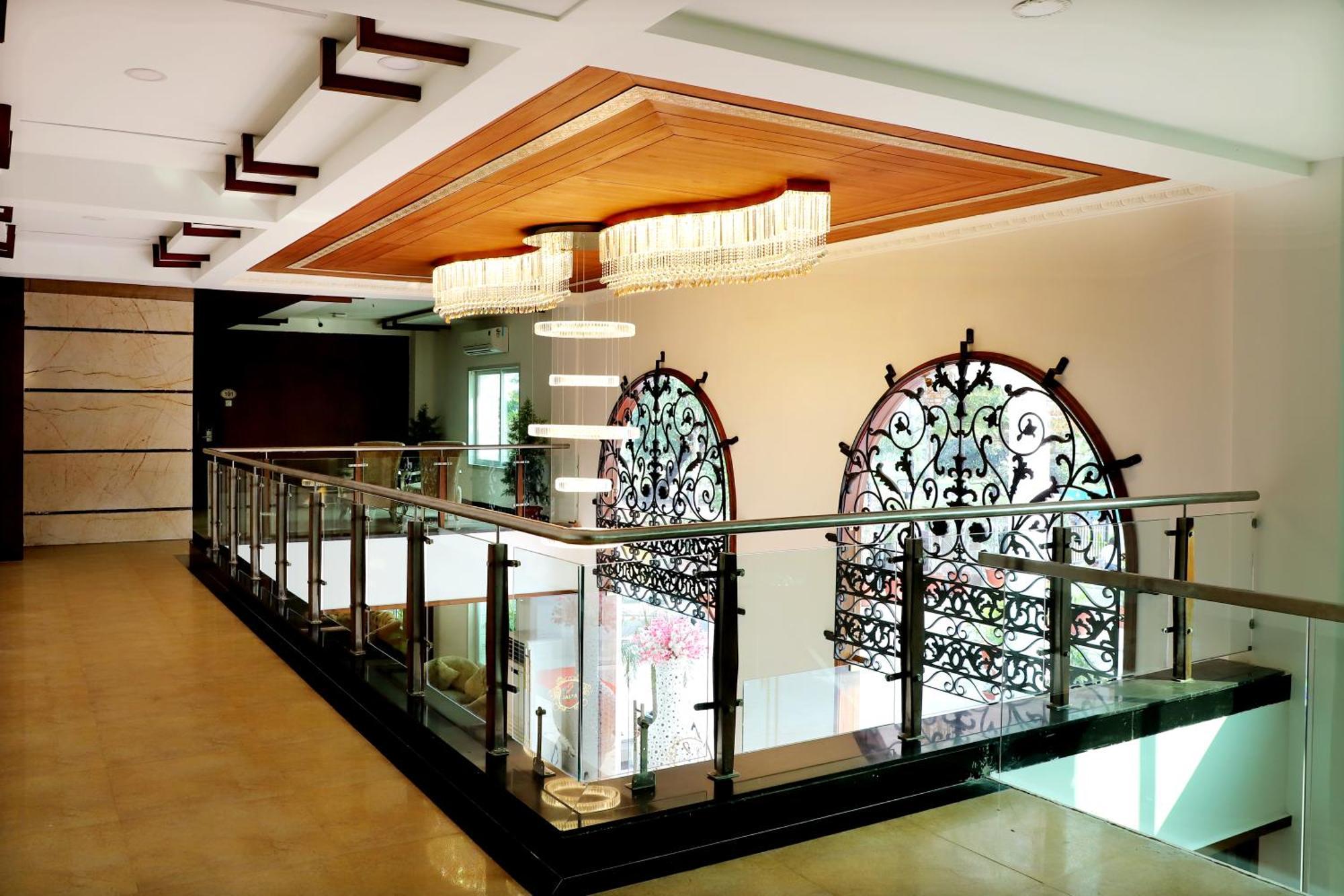 Jalsa Hotel & Banquets,אינדורה מראה חיצוני תמונה