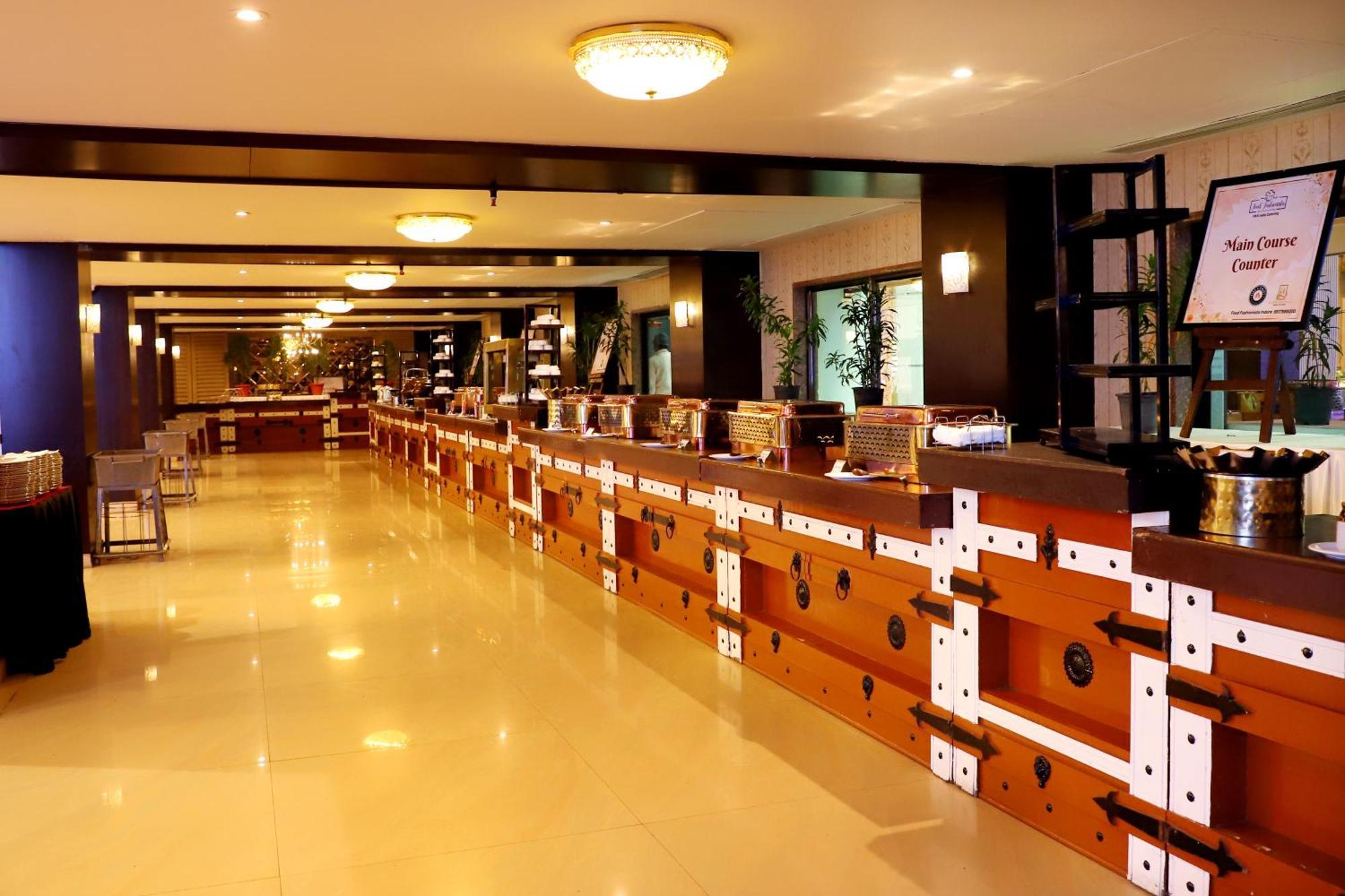 Jalsa Hotel & Banquets,אינדורה מראה חיצוני תמונה