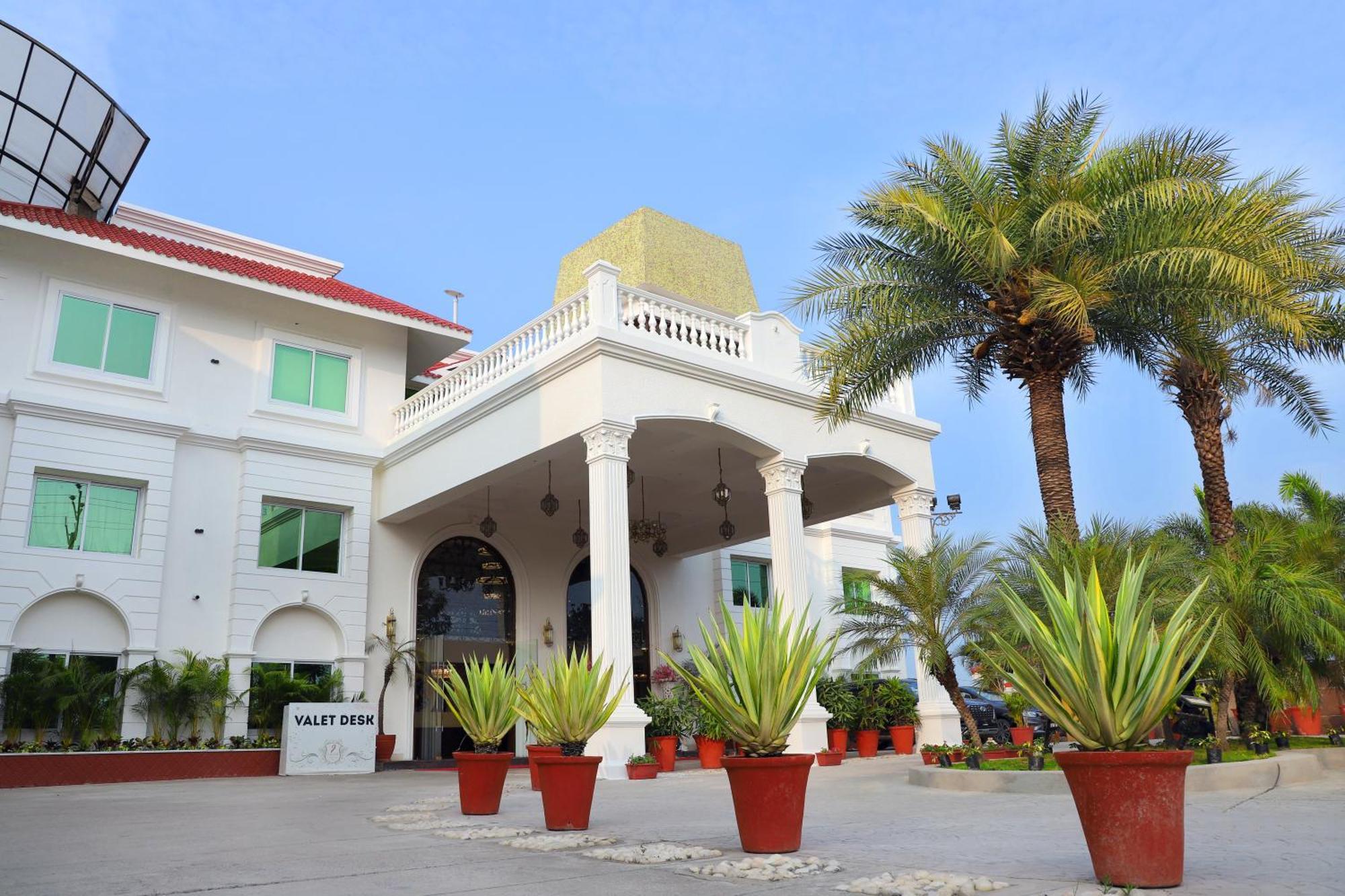Jalsa Hotel & Banquets,אינדורה מראה חיצוני תמונה