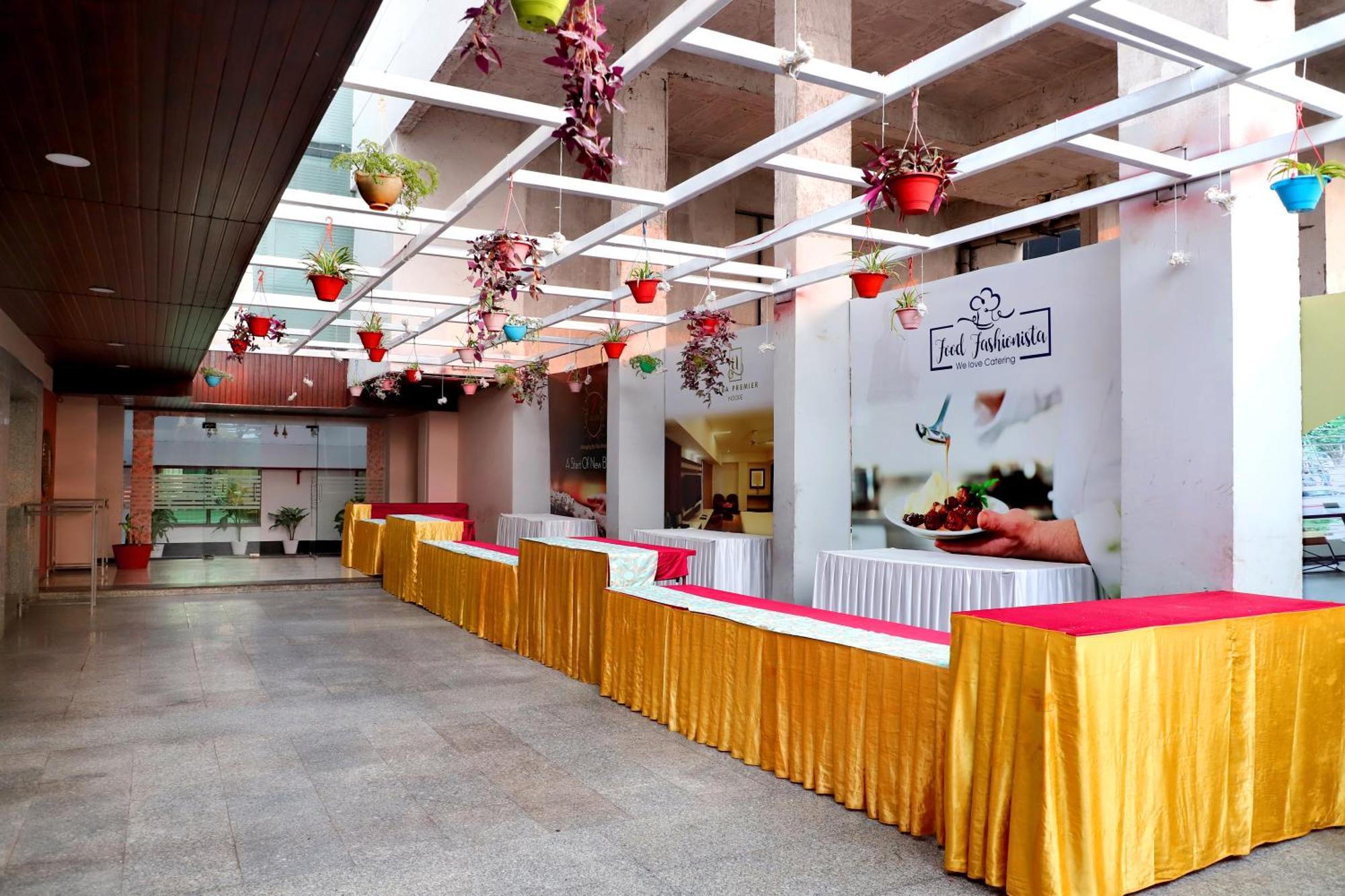 Jalsa Hotel & Banquets,אינדורה מראה חיצוני תמונה