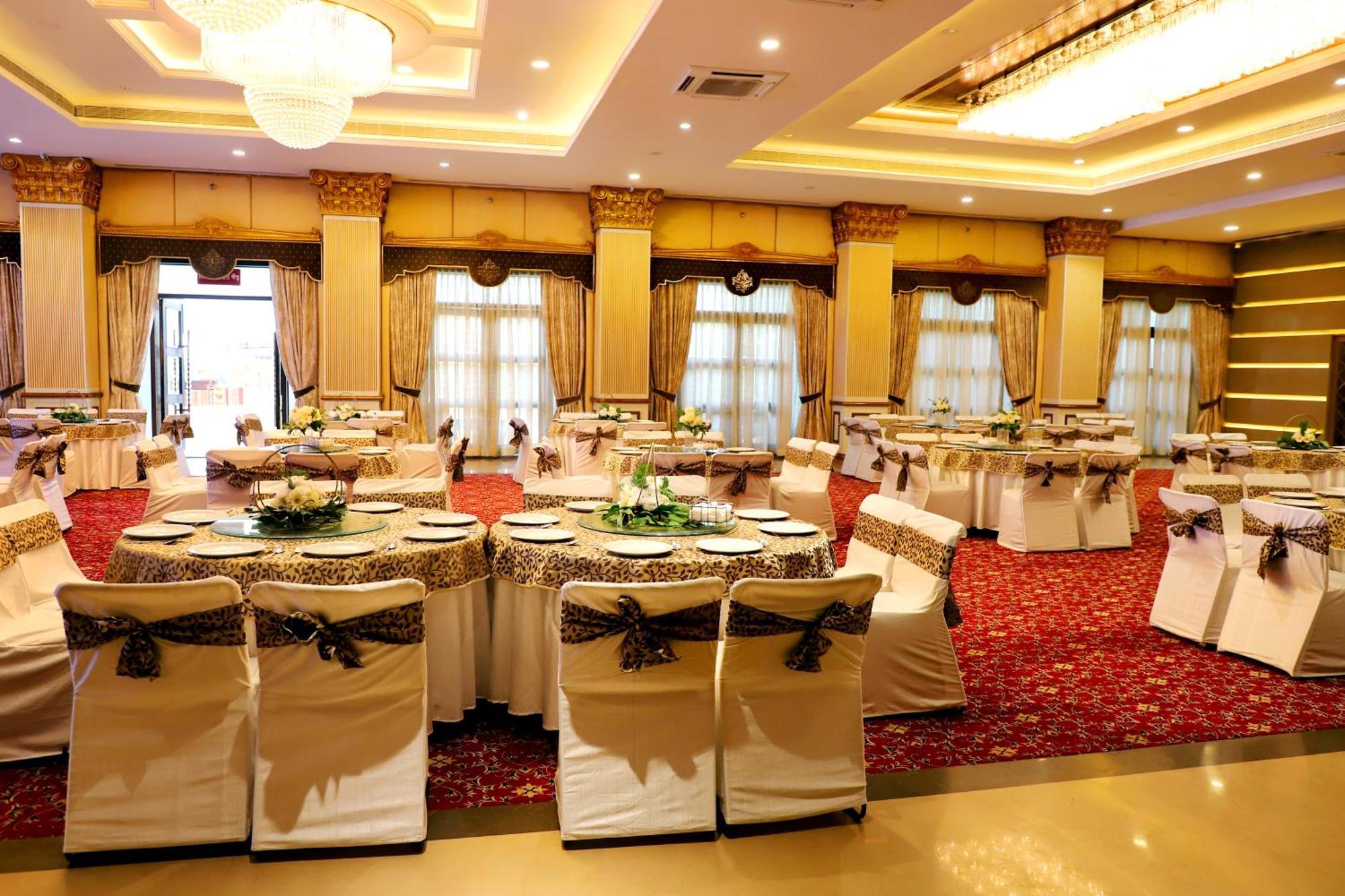 Jalsa Hotel & Banquets,אינדורה מראה חיצוני תמונה