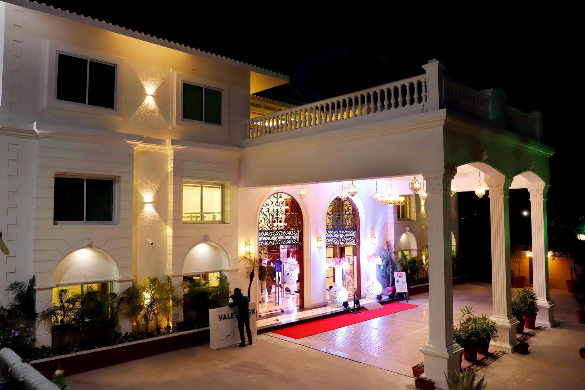 Jalsa Hotel & Banquets,אינדורה מראה חיצוני תמונה