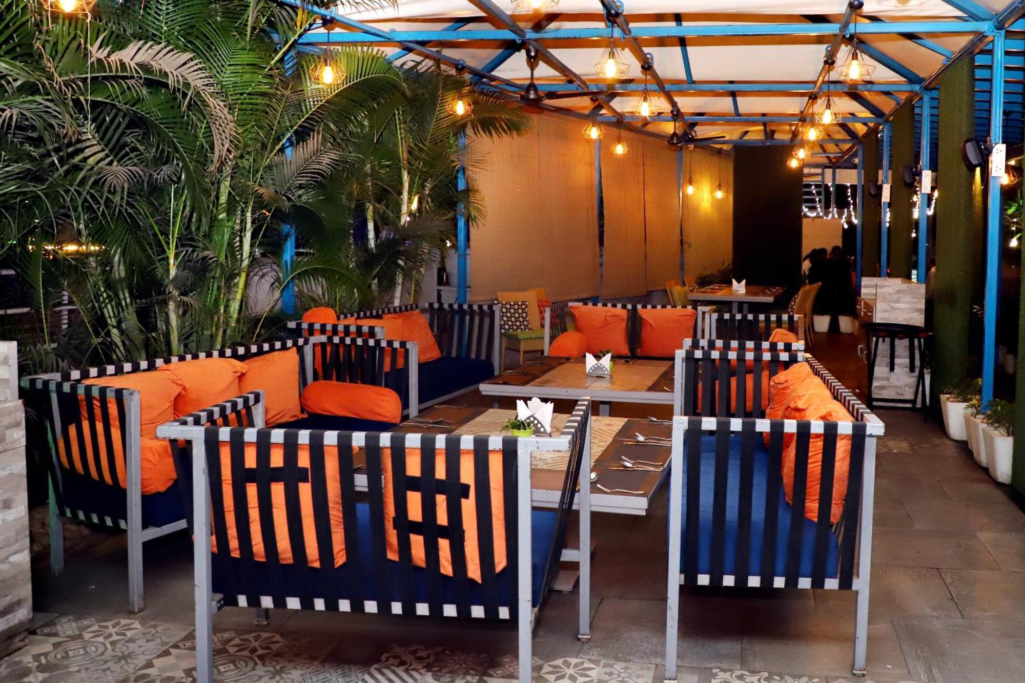 Jalsa Hotel & Banquets,אינדורה מראה חיצוני תמונה